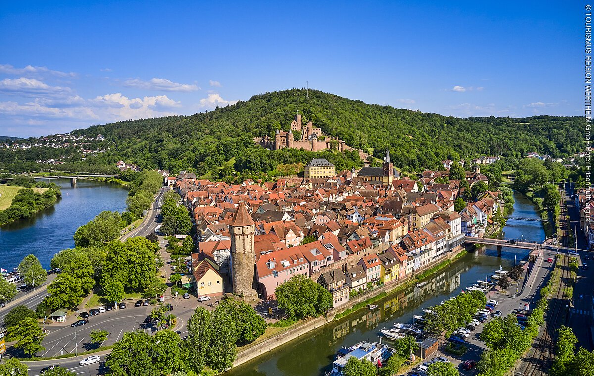 DEU , Deutschland , Wertheim - Wertheimer Altstadt zwischen Main und Tauber , | DEU, Germany, Wertheim - |[© Peter Frischmuth/ argus. Jede Nutzung des Fotos ist honorarpflichtig gemaess gueltiger MFM Liste oder Vereinbarung mit Peter Frischmuth/ argus, Rethweg 2, 21635 Jork,  T+49 171 3334563, foto@peterfrischmuth.de, www.peterfrischmuth.de,  Bankverbindung: IBAN: DE 98200100200388530208, BIC: PBNKDEFF, Postbank ] *** Local Caption *** Uneingeschränkte Nutzung für alle Publikationen deren direkter Herausgeber die "Tourismus Region Wertheim GmbH" ist. Honorarfreie Nutzung für Presse- und PR- Berichte, Werbung durch Reiseveranstalter und Tourismusverbände in Verbindung mit Wertheim als touristische Destination. Die Copyrightzeile muß lauten: Peter Frischmuth/ Tourismus Region Wertheim