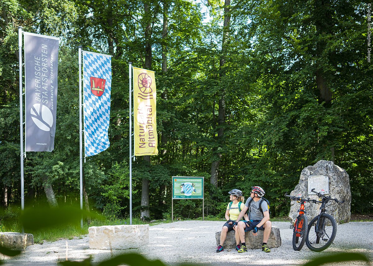 Geografischer Mittelpunkt Bayerns (Kipfenberg, Naturpark Altmühltal) Geografischer Mittelpunkt