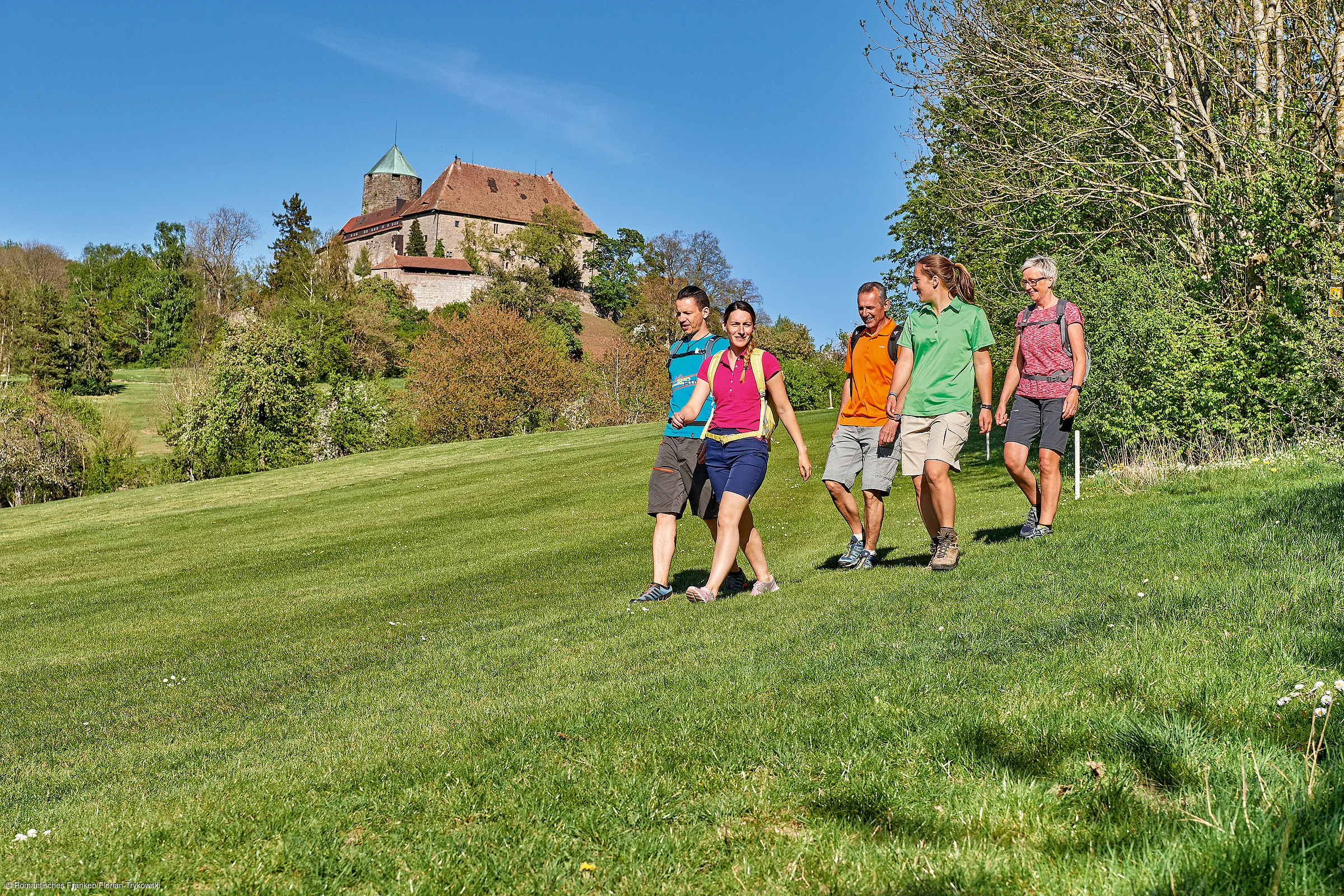 Wanderung vor der Burg Colmberg
