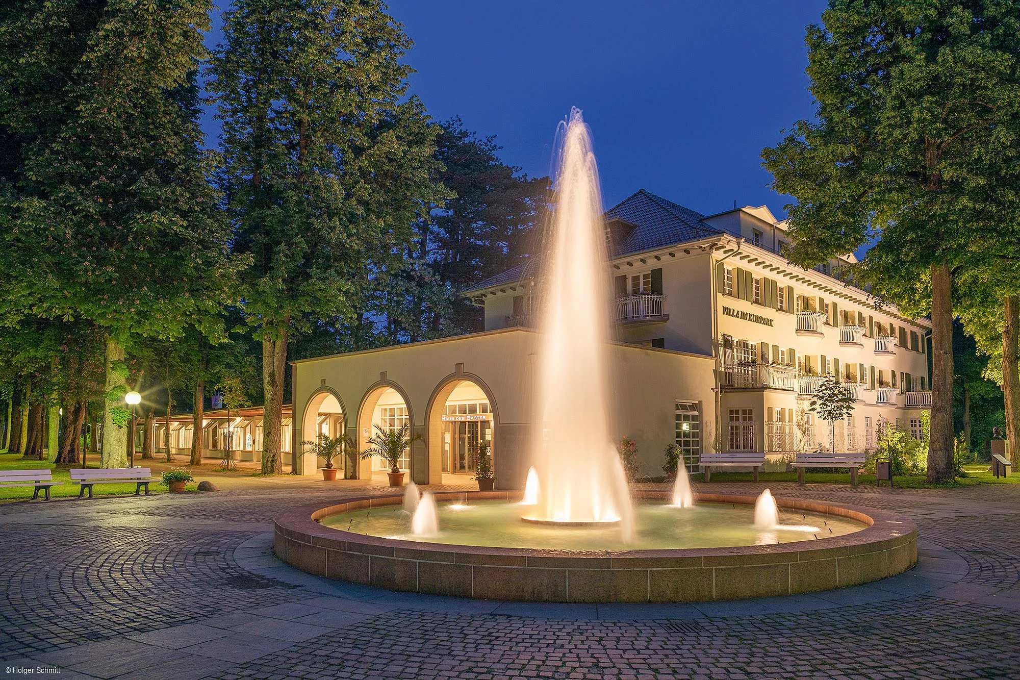 Kurparkfontäne vor Haus des Gastes