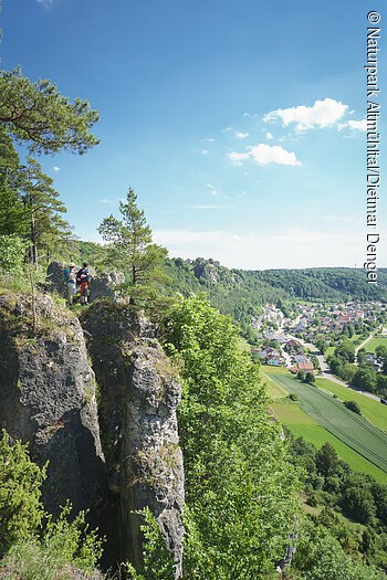 Aussicht von der Felsengruppe Arnsberger Leite auf die Altmühl
